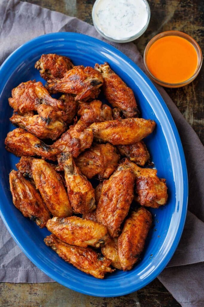 Crispy fried chicken wings