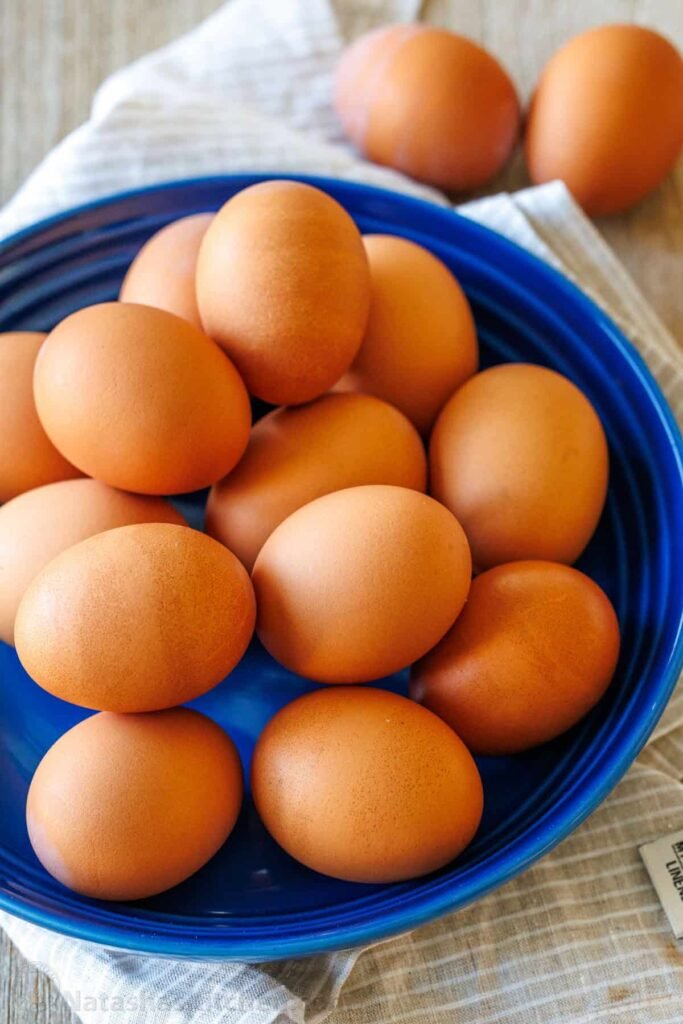 How to Peel Hard-boiled Eggs (The Easy Way)