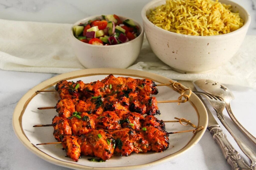 Brochetas de pollo con mantequilla (¡ahumadas, tiernas, irresistibles!)